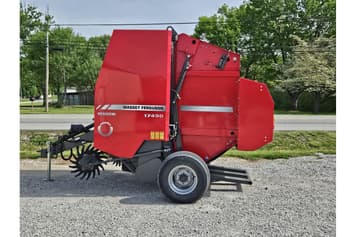 Main image Massey Ferguson Hesston 1745D